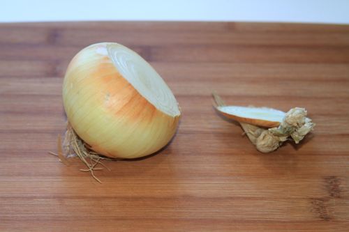 How to: Cut an onion without tears