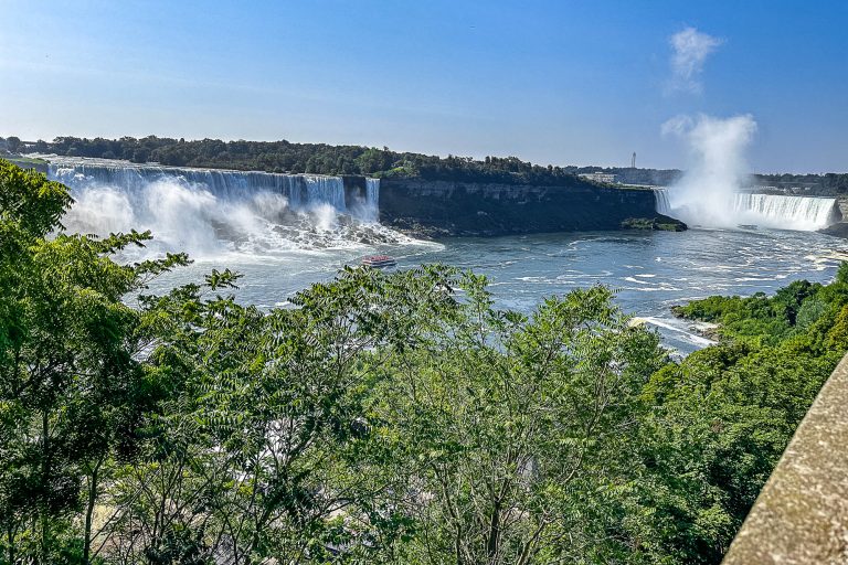 🌊 What to Pack for a 3-Day Trip to Niagara Falls (U.S. + Canadian Sides)